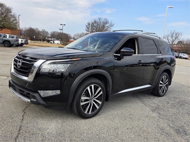 2025 Nissan Pathfinder Platinum