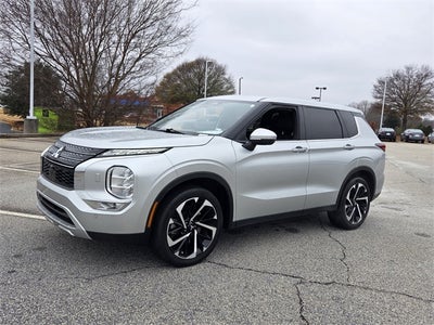 2024 Mitsubishi Outlander SE