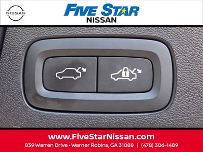 2024 Volvo XC60 B5 Plus Dark Theme
