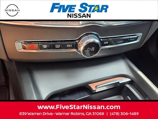 2024 Volvo XC60 B5 Plus Dark Theme