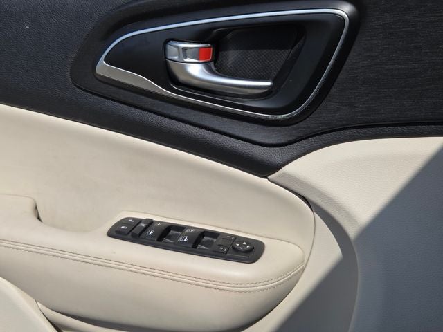 2017 Chrysler 200 Limited