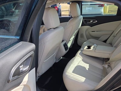 2017 Chrysler 200 Limited