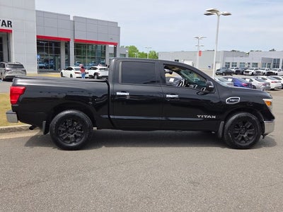 2017 Nissan Titan SV