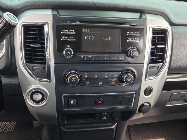 2017 Nissan Titan SV