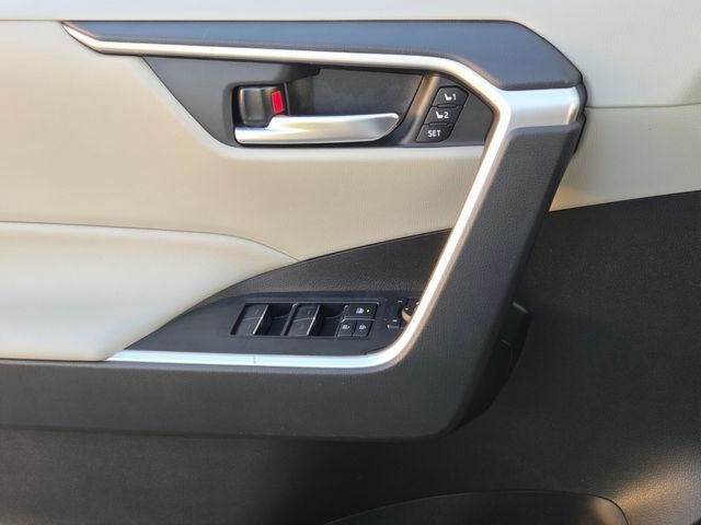 2025 Toyota RAV4 Hybrid XLE Premium