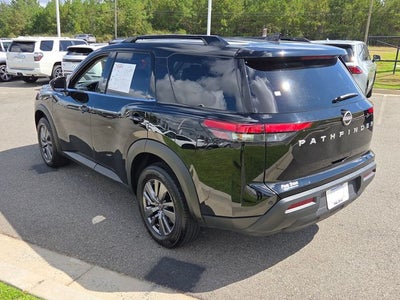 2025 Nissan Pathfinder SV