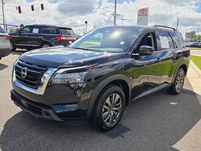 2025 Nissan Pathfinder SV