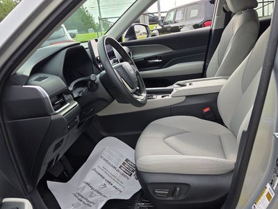 2025 Toyota Grand Highlander LE