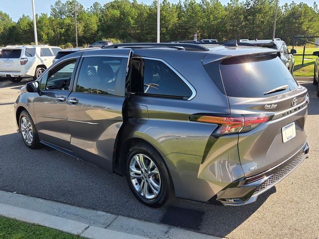 2022 Toyota Sienna XSE 7 Passenger