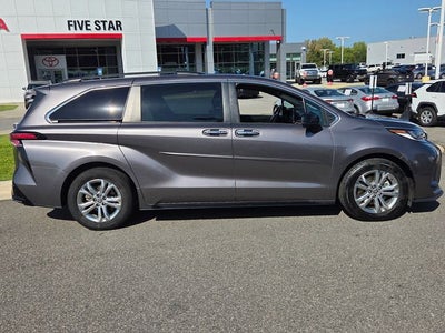 2022 Toyota Sienna XSE 7 Passenger