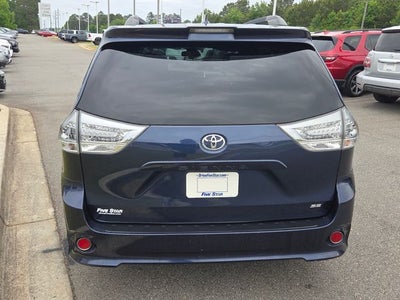 2018 Toyota Sienna SE Premium 8 Passenger