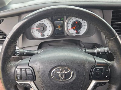 2018 Toyota Sienna SE Premium 8 Passenger