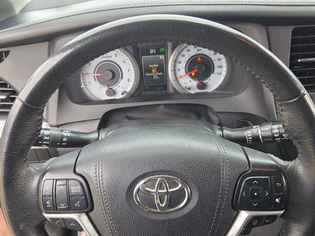 2018 Toyota Sienna SE Premium 8 Passenger