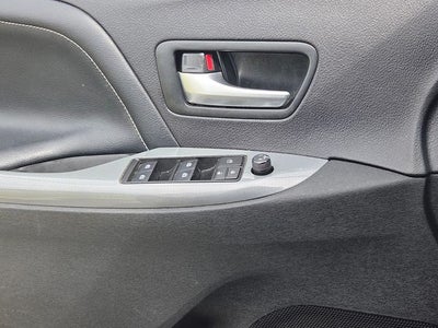 2018 Toyota Sienna SE Premium 8 Passenger