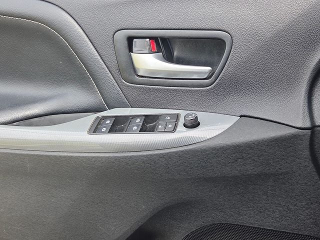 2018 Toyota Sienna SE Premium 8 Passenger