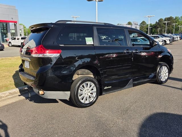 2014 Toyota Sienna Limited HANDICAP MOBILITY RAMP