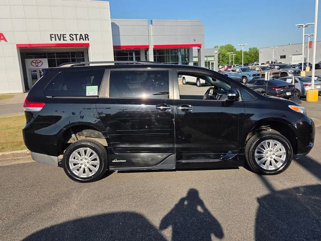 2014 Toyota Sienna Limited HANDICAP MOBILITY RAMP