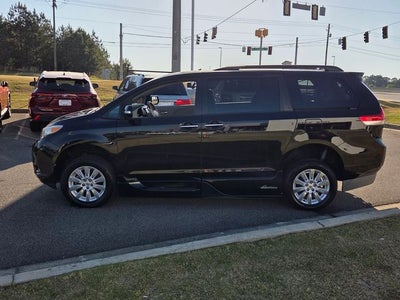 2014 Toyota Sienna Limited HANDICAP MOBILITY RAMP
