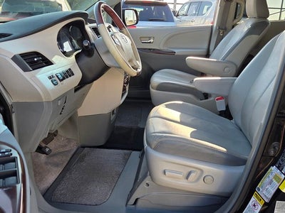 2014 Toyota Sienna Limited HANDICAP MOBILITY RAMP