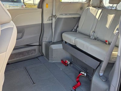 2014 Toyota Sienna Limited HANDICAP MOBILITY RAMP