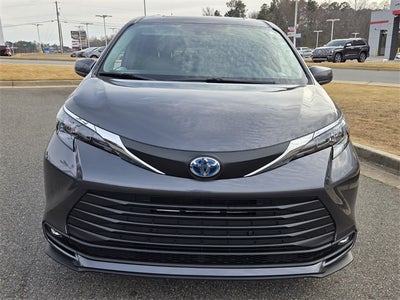 2025 Toyota Sienna XLE