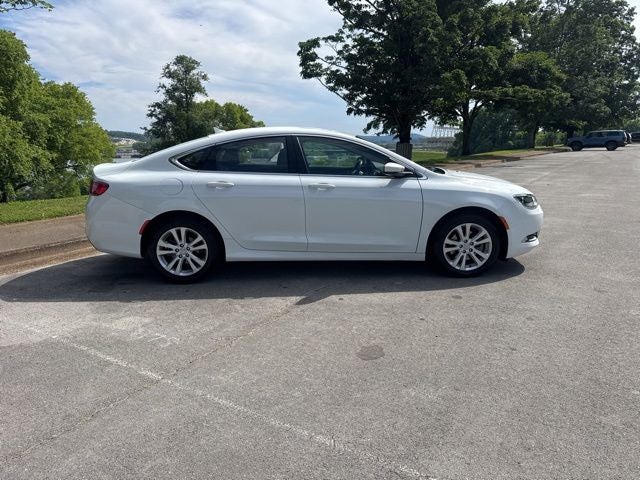 2017 Chrysler 200 Limited