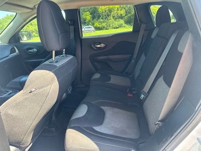 2016 Jeep Cherokee Sport