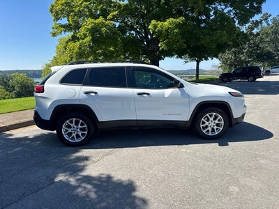 2016 Jeep Cherokee Sport