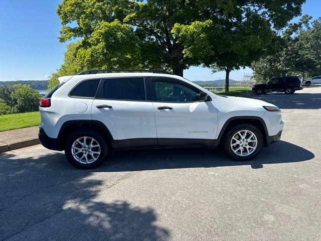 2016 Jeep Cherokee Sport