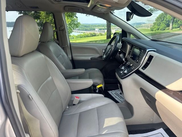 2019 Toyota Sienna XLE 8 Passenger