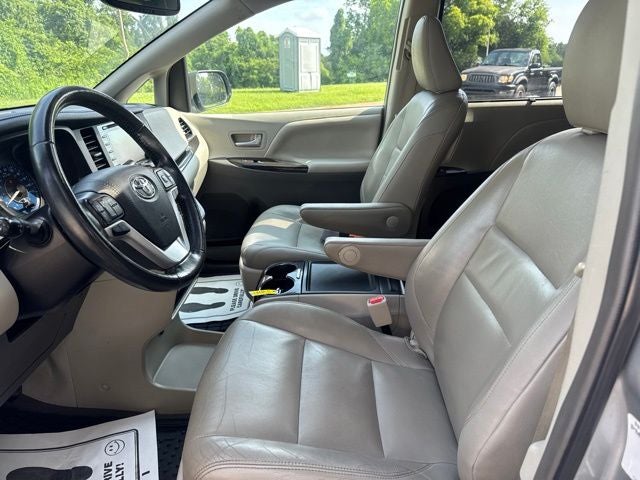 2019 Toyota Sienna XLE 8 Passenger