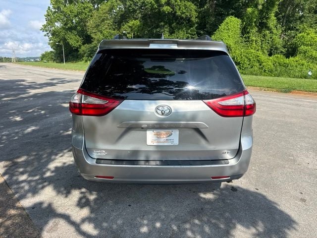 2019 Toyota Sienna XLE 8 Passenger