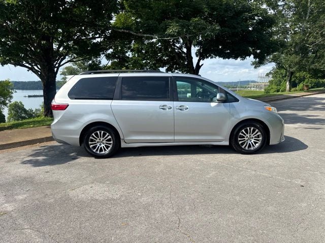 2019 Toyota Sienna XLE 8 Passenger