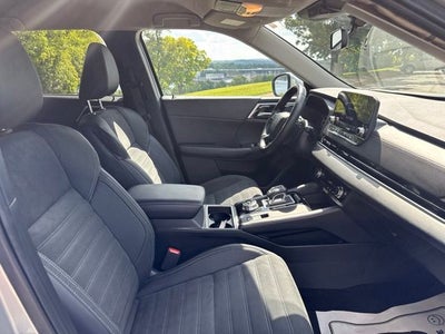 2023 Mitsubishi Outlander SE