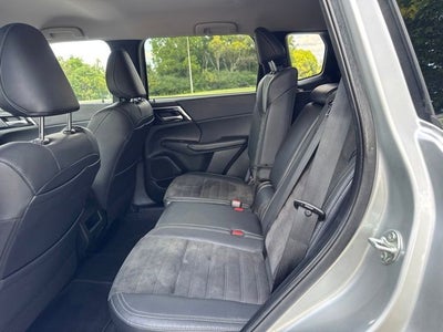 2023 Mitsubishi Outlander SE