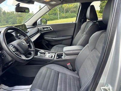 2023 Mitsubishi Outlander SE