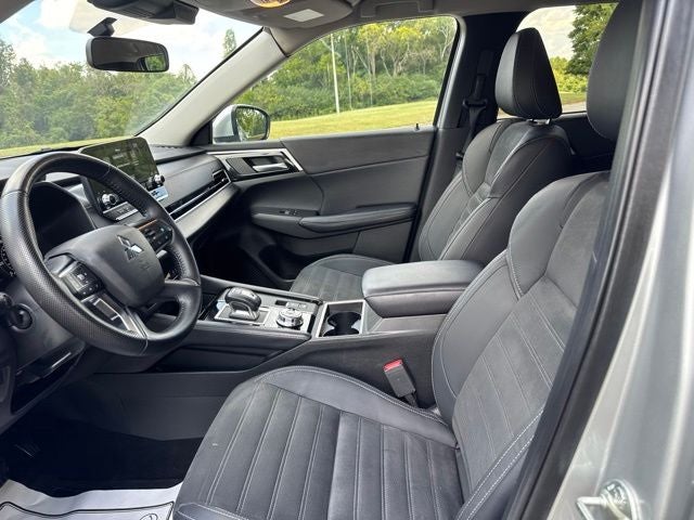 2023 Mitsubishi Outlander SE
