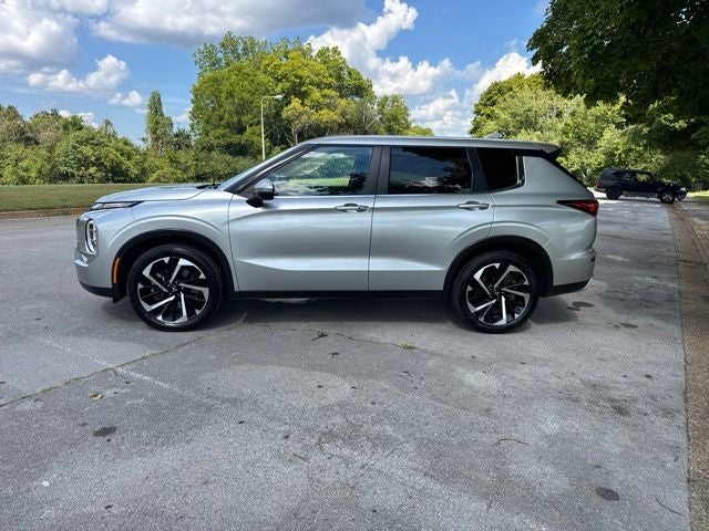 2023 Mitsubishi Outlander SE