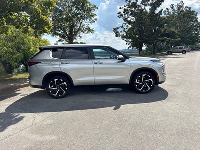 2023 Mitsubishi Outlander SE