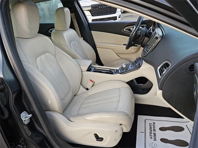 2017 Chrysler 200 Limited