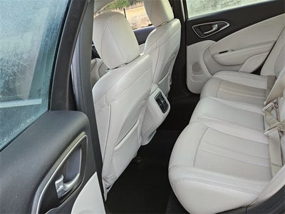 2017 Chrysler 200 Limited