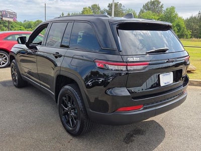 2025 Jeep Grand Cherokee Larado