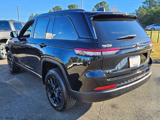 2025 Jeep Grand Cherokee Larado