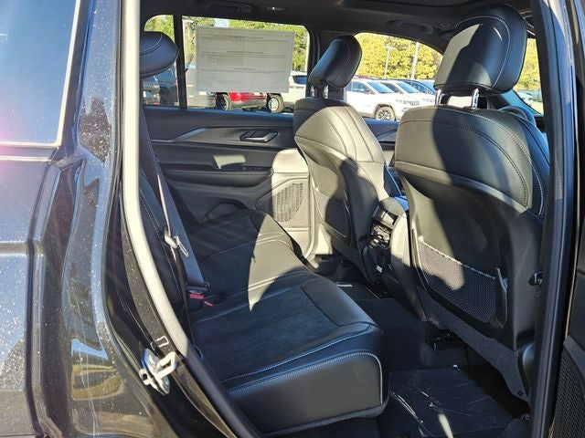 2025 Jeep Grand Cherokee Larado