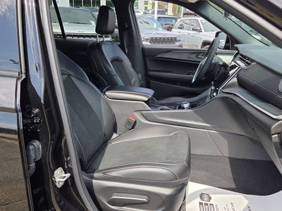 2025 Jeep Grand Cherokee Larado