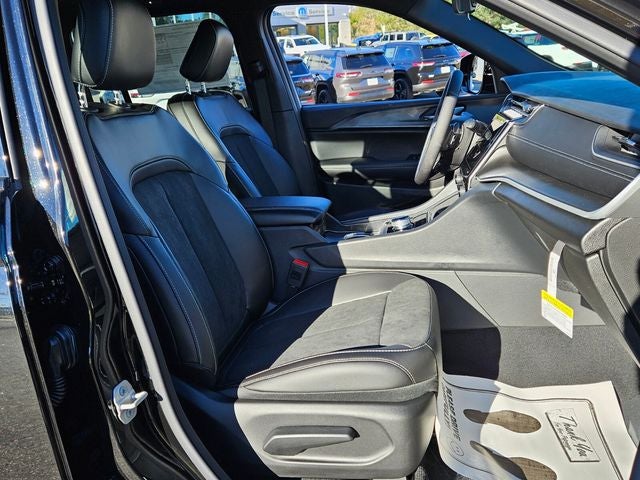 2025 Jeep Grand Cherokee Larado