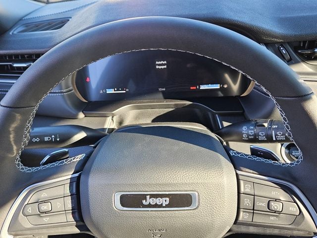 2025 Jeep Grand Cherokee Larado
