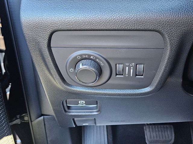 2025 Jeep Grand Cherokee Larado