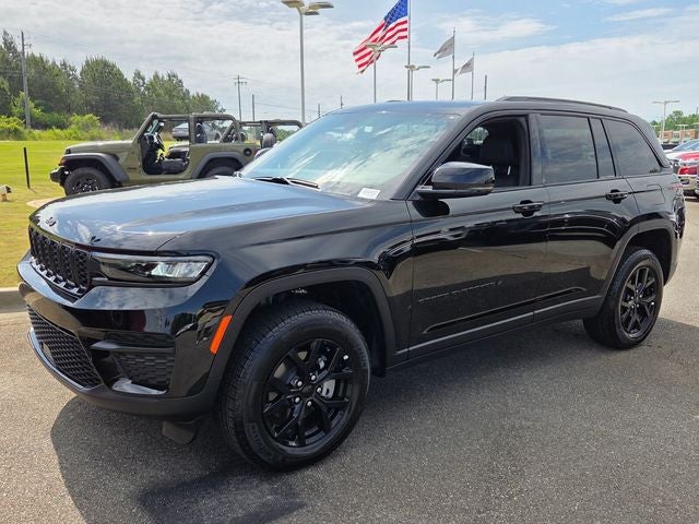 2025 Jeep Grand Cherokee Larado