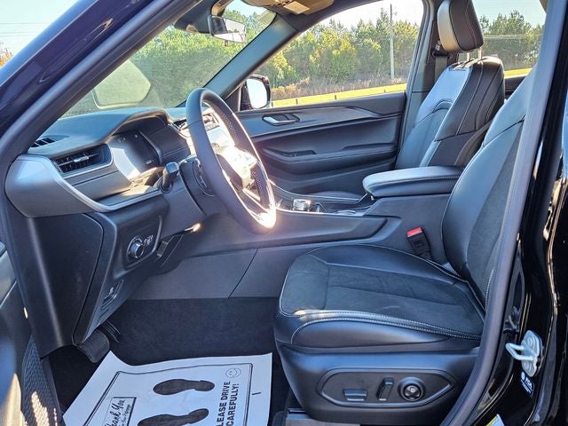 2025 Jeep Grand Cherokee Larado